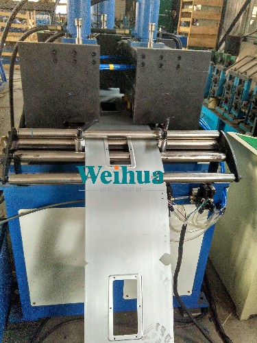 全自動(dòng)戶外箱冷彎成型生產(chǎn)線