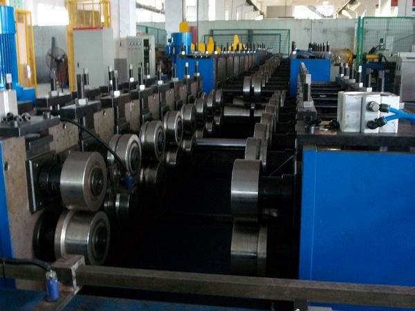 暗裝箱生產機器的特點及暗裝箱簡介 暗裝箱生產機器的特點及暗裝箱簡介