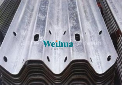 公路護(hù)欄板生產(chǎn)設(shè)備生產(chǎn)線 三波護(hù)欄板.jpg